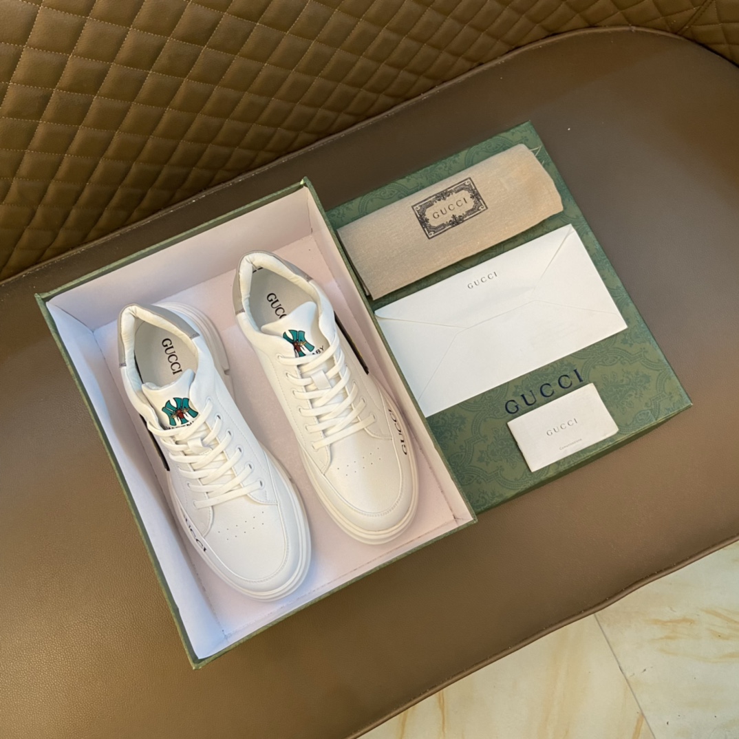 I0  Gucci  古奇 GUCCI～四季高帮板鞋香港老爹鞋 原单顶级 精湛工艺 顶级质量英伦高端精品男士板鞋 英伦时尚风 原版Gucci  古奇  懒人套脚乐福款 此款面料采用进口顶级柔软小牛皮 羊皮内里适合司机驾车出行 原版防滑耐磨橡胶大底码数 38-44码 45 定做 白色 可选长期供淘宝 天猫 提供无标图片供天猫