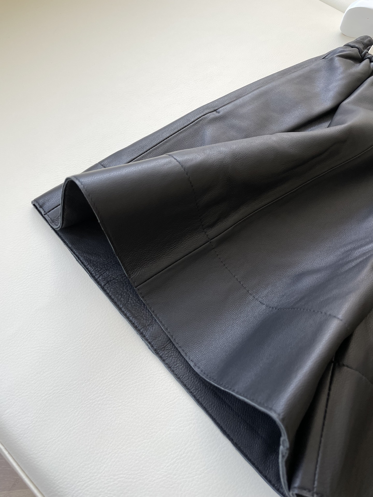 High-Quality Leather Shorts with American Sports Style, Sizes 36-40, for Fashionable Look - 图片 4