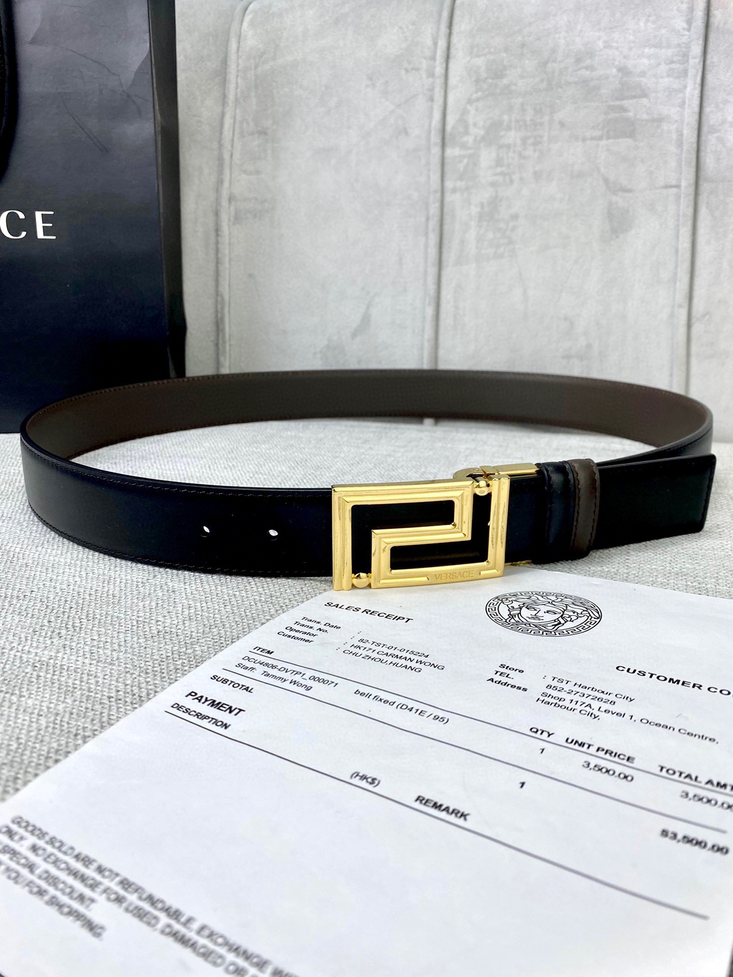 I5 宽度3.5cmVERSACE范思哲此款黑配咖啡皮带两面可用、饰有一个几何形状的希腊回纹别扣,既时尚又优雅.