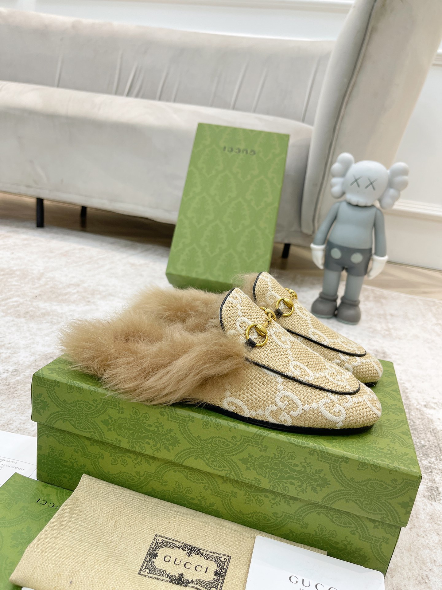 NO:478099,GUCCI original single quality version/the latest catwalk style of the counter, fur slippers, imported high-quality lamb wool embroidery GG Italian leather outsole Logo clear original counter synchronous Size35 - 40 (41 required customization, no return or exchange) :, semi-drag fur shoes, gucci, slippers, Leather soles19860909GUCCI  原单品质版本/ 专柜最新走秀款 毛毛拖鞋 托斯卡纳进口优质羔羊毛绣GG意大利真皮大底 Logo清晰原版专柜同步 Size35 - 40 (41需定制不退换） :,半拖毛毛鞋,gucci,slippers,Leather soles,Women's Shoes