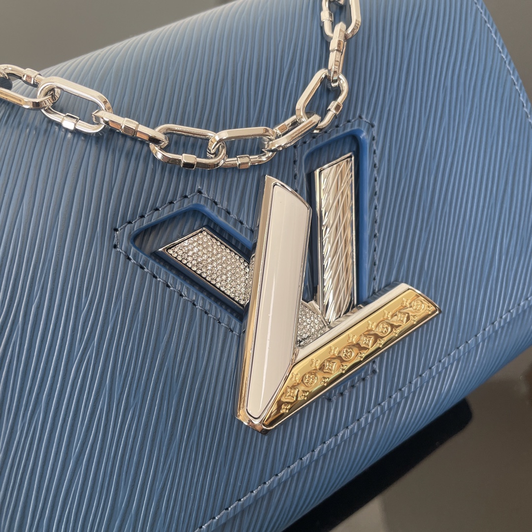 M21033蓝色顶级原单本款Twist小号手袋聚焦LVTwist扭锁的瞩目焕新彩色人造钻石珐琅Monog