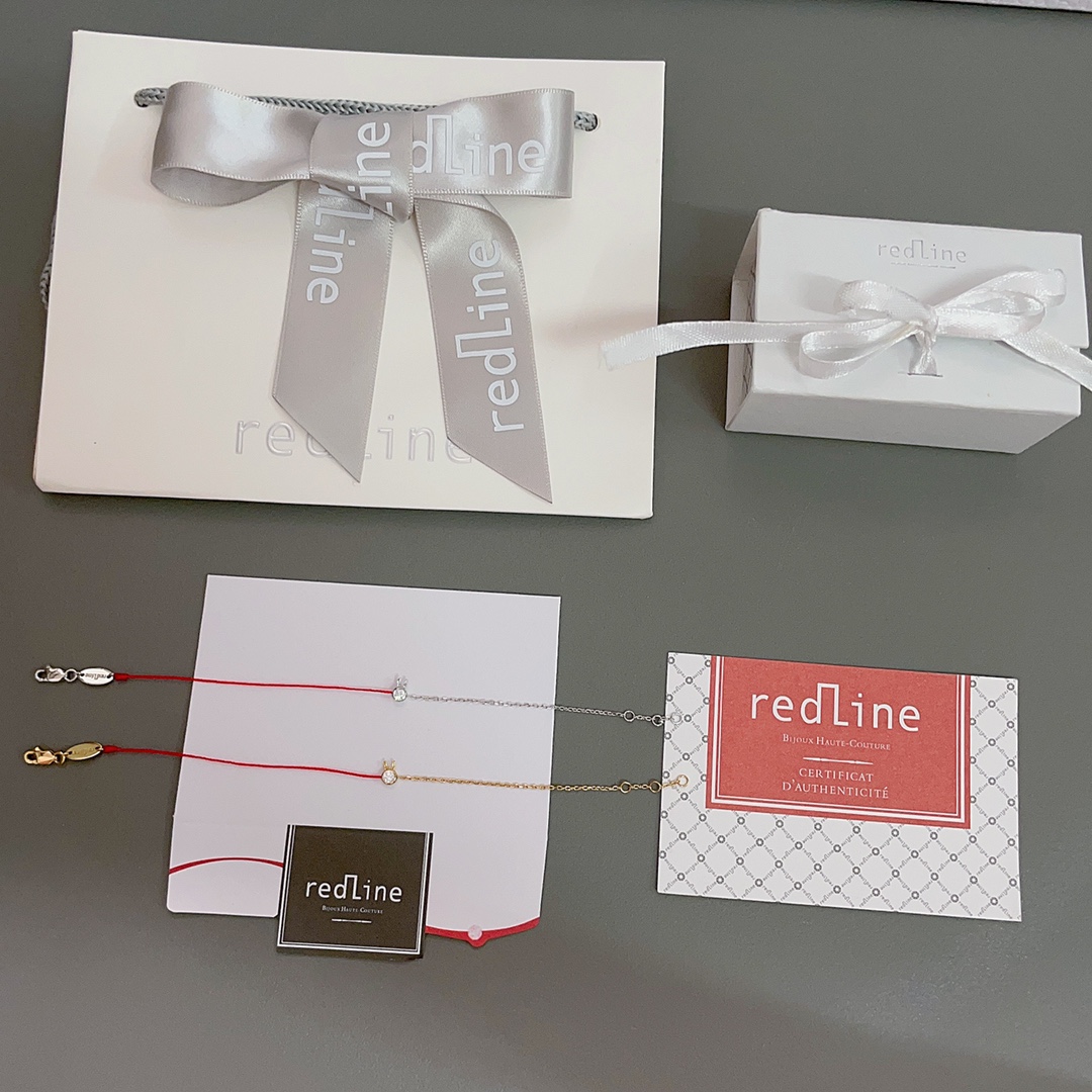 NO:688867,88150, top perfect ultimate version  zp real gold and real diamond material, we can customize real gold and real diamond material, consult customer service [R Rabbit Red Rope Bracelet] Gold and silver colors, our sterling silver Seiko version, the Year of the Rabbit is coming soon, hurry up and prepare it, so cute. This is definitely a lucky red rope that is popular all over the world, a combination of upright and elegant diamonds, gold and light  Ying's ropes are combined into one and defined as 'simple high-end fashion jewelry'. First of all, it is made of sterling silver with an ultra-thick K gold electroplating layer to perfectly preserve the color. Secondly, Z's anti-counterfeiting mark is an irregular totem, not the low-end version on the market. Various people who claim to have purchased Z developed it, and there is an unknown diamond-shaped ◇ mark printed on it.  Every detail follows Z. It is one length, with a total length of about 16.5cm. There are 3 adjustment buckles that can be adjusted. This one is definitely the one with the highest usage rate. Once it is on the wrist, I almost don’t want to take it off. And it can be paired with watches, bracelets, bracelets, and the superimposed matching effect is very brilliant. Zhang Ziyi, Queen Faye Wong, etc.  Qi Wei, Eason Chan's wife Xu Haoying are all very popular with treasures. You are so lucky. I bought another version before and threw it away quickly. Give it to yourself, your lover, your baby, your relatives, and your besties. Replace it with a perfect bracelet, bracelet, bracelet, gold, pure  silver,Cardia high-end jewelry1986090988150,顶级完美终极版 zp真金真钻材质,我们可定制真金真钻材质,咨询客服【R兔子红绳手链】金色,银色两个颜色,我们纯银精工版,兔年马上到啦赶紧备起来,太可爱啦这款绝对是风靡全球的一款幸运红绳,一款将端正、典雅的钻石,黄金与轻盈的绳线合二为一并将它定义为“简约高级时装珠宝”首先,采用纯银材质加超厚K金电镀层,完美做到保色再者,Z的防伪标是一个不规则的图腾,而非市面low版各种自称购入Z开发的,印着一个不知所谓的菱形◇标记再到任何一个细节,全部跟足Z来,长度一个长度,总长约16.5cm,有3个调节扣可以调节这款绝对可以说是使用率最高的,一上手腕上几乎不想摘下来,而且搭配手表,手镯,手链,叠加搭配效果非常的出彩章子怡,天后王菲,戚薇,陈奕迅老婆徐濠萦都非常的追捧宝们,你们太有福气了,之前买个其他版本的,赶紧扔了,给自己,给爱人,给宝宝,给亲人,给闺密,置换上一条完美的手绳,,bracelet,bracelet,gold,pure silver,卡迪亚高端饰品,Jewelry