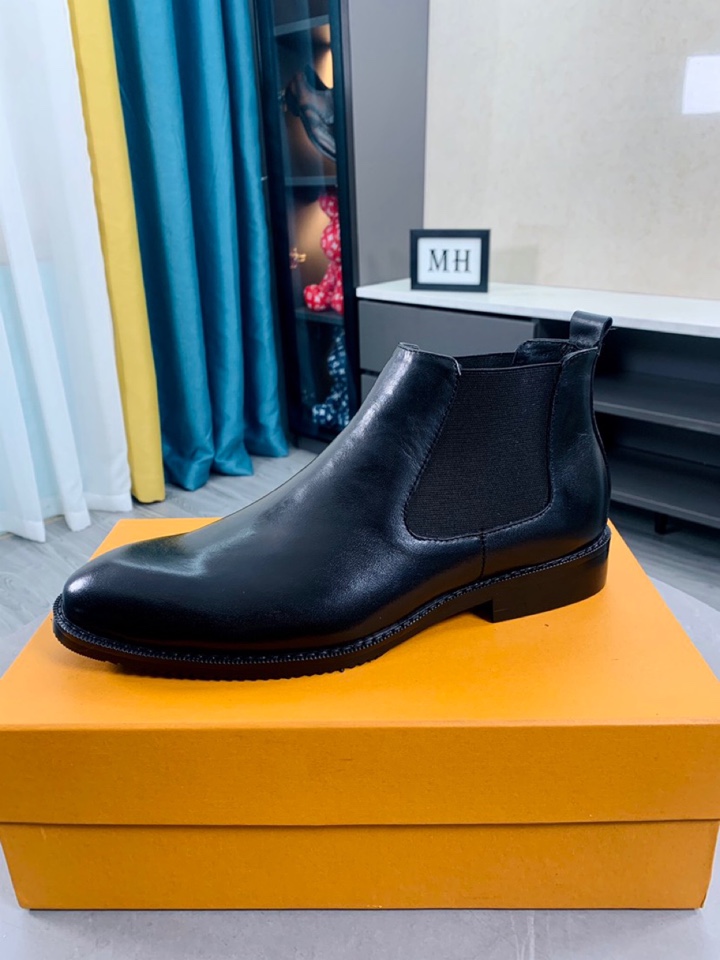 J5 LV路易.威登 官网同步,手工穿线最新上市 鞋面爱用进口开边珠鳄鱼压纹,舒适羊皮内里高帮皮鞋 原版橡胶耐磨大底,休闲套脚舒适,乐福高档不失品味,专柜品质.皮鞋码数：38-44黑色