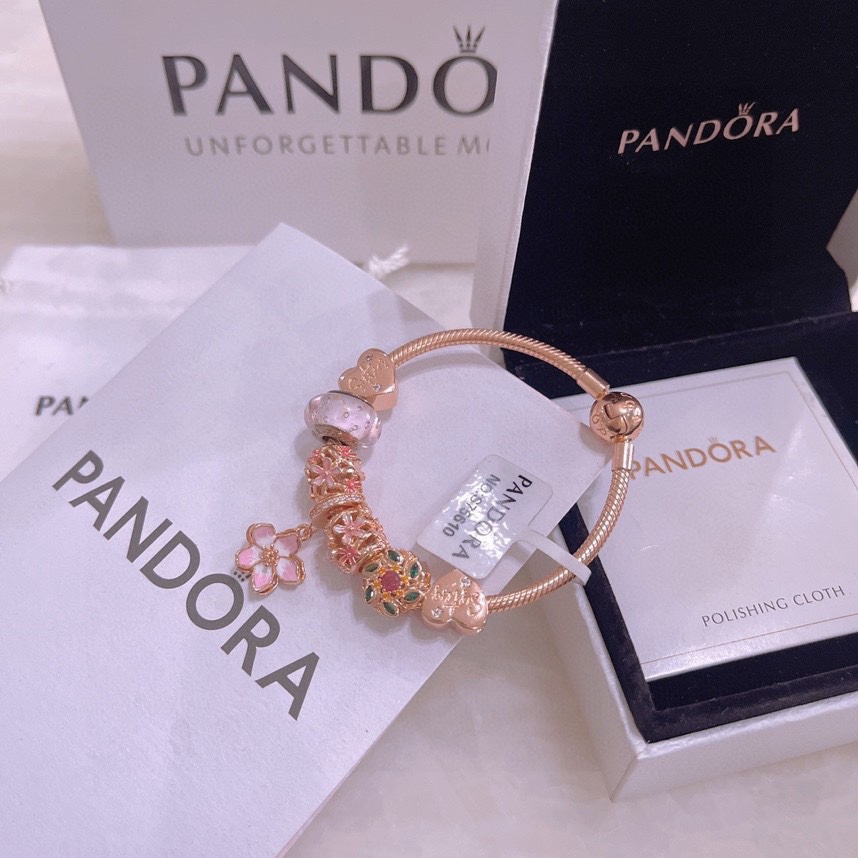 💰210潘多拉手链手镯 Pandora 手链抖音网红 直播带货，每一颗配件都有其含义，证明出潘多拉手PANDORA💋【潘多拉 】💘
925纯银手链，17厘米-21厘米
🎊配送专柜包装盒
一件代发！🌹🌹🌹