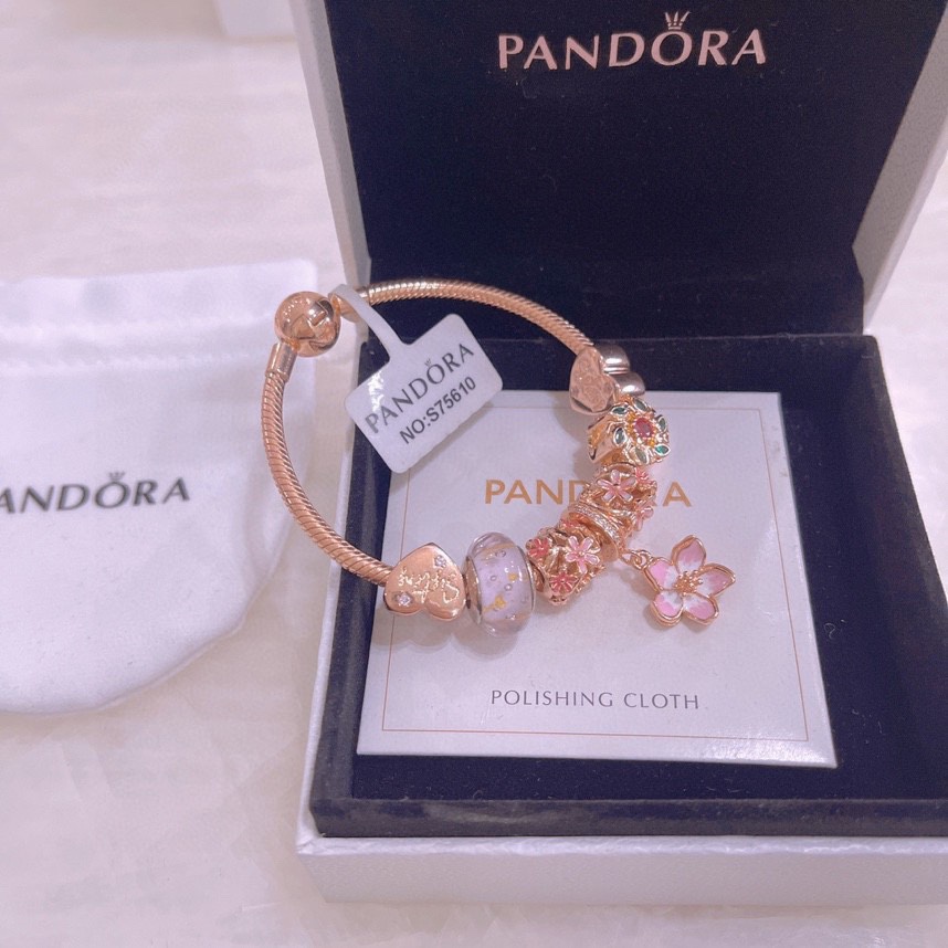 💰210潘多拉手链手镯 Pandora 手链抖音网红 直播带货，每一颗配件都有其含义，证明出潘多拉手PANDORA💋【潘多拉 】💘
925纯银手链，17厘米-21厘米
🎊配送专柜包装盒
一件代发！🌹🌹🌹
