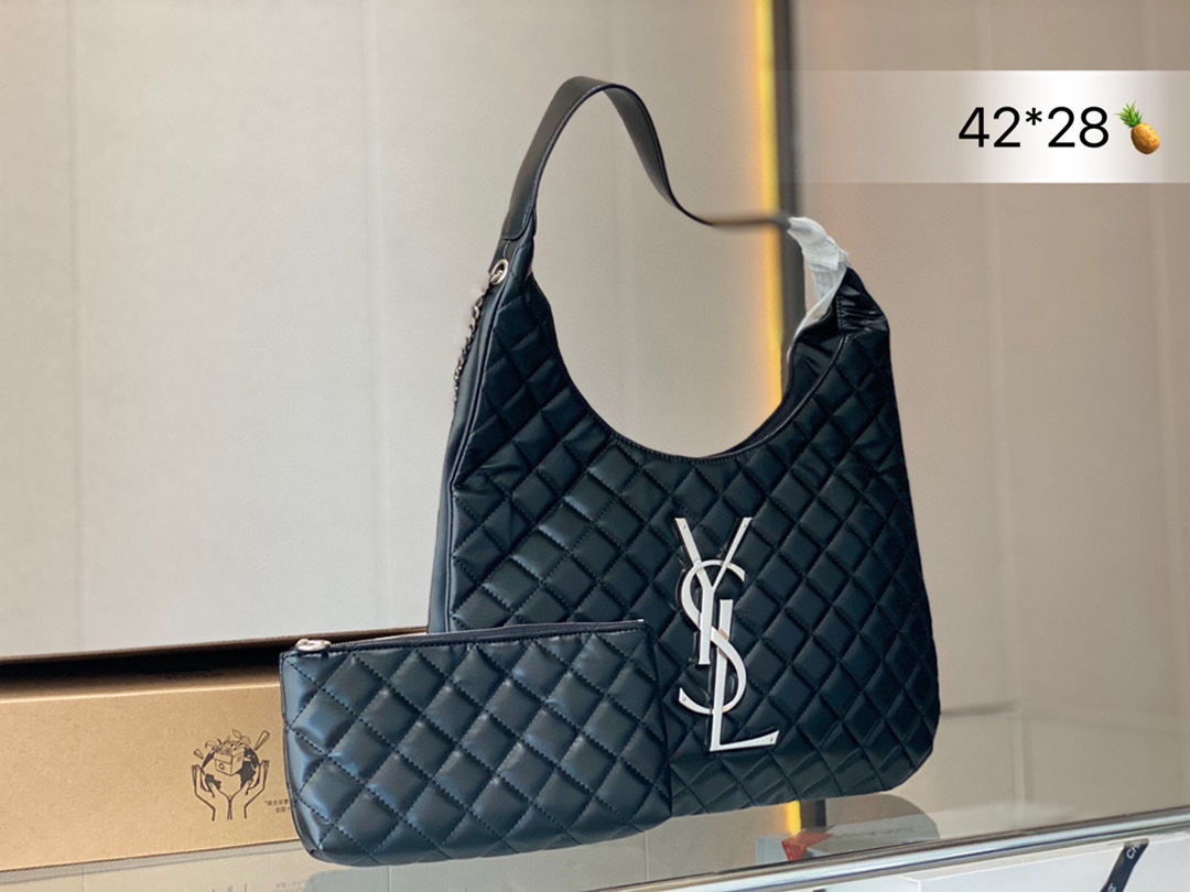 K5  Saint Laurent 圣罗兰 YSL  SAINT LAURENT RIVE GAUCHE圣罗兰 腋下包 这只购物袋 质感完胜之前所有色款沙滩包，美爆了真是火遍了，博主们几乎人手一只的节奏，非常大气。搭配衣服也是毫无难度。尺寸42*28cm”},”imgs”:[“https://xcimg.szwego.com/20221022/i1666453603_9794_0.jpg?imageMogr2/auto-orient/thumbnail/!160x160r/quality/100/format/jpg