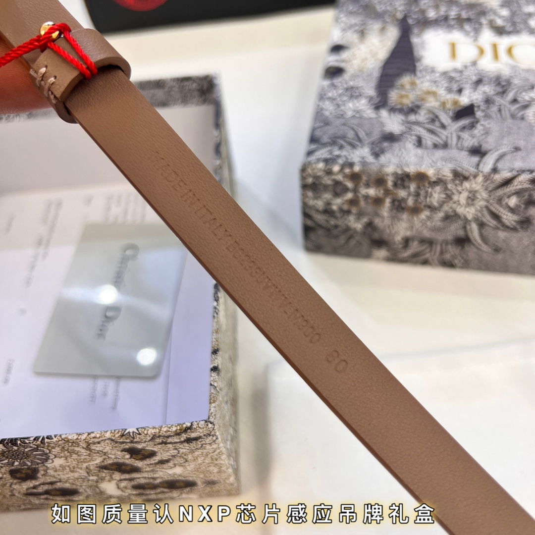 女款皮带 香港免税T礼盒女神CD五金 电镀抛光工艺 （迪奥）DIOR 彩色小牛皮 耐磨耐用性强