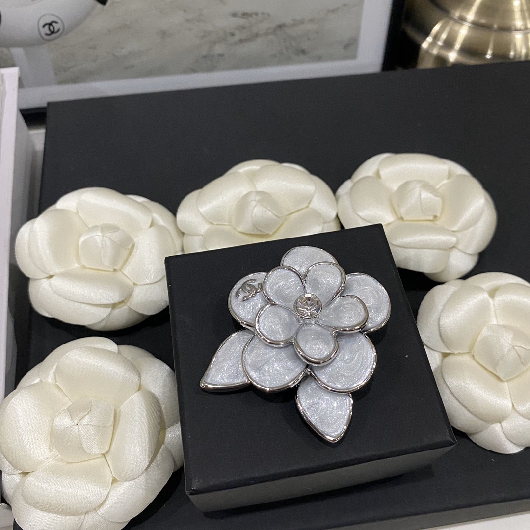 Chanel Chanel这款设计 喜欢 香奈儿的山茶花胸针