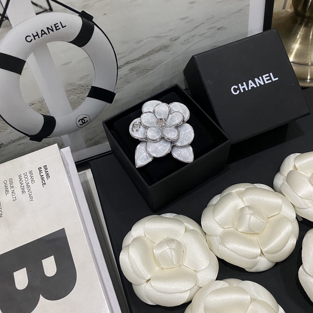 Chanel Chanel这款设计 喜欢 香奈儿的山茶花胸针