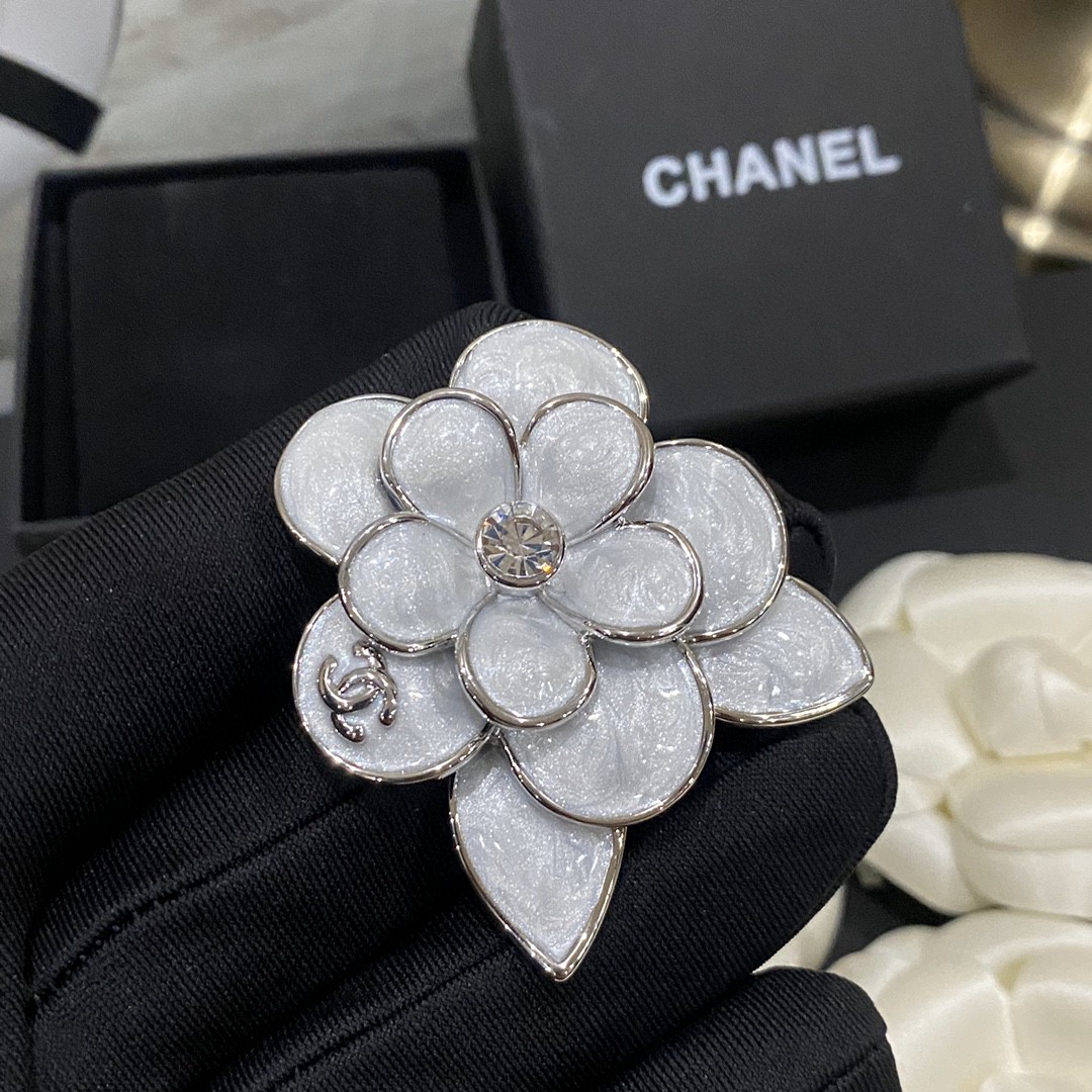 Chanel Chanel这款设计 喜欢 香奈儿的山茶花胸针