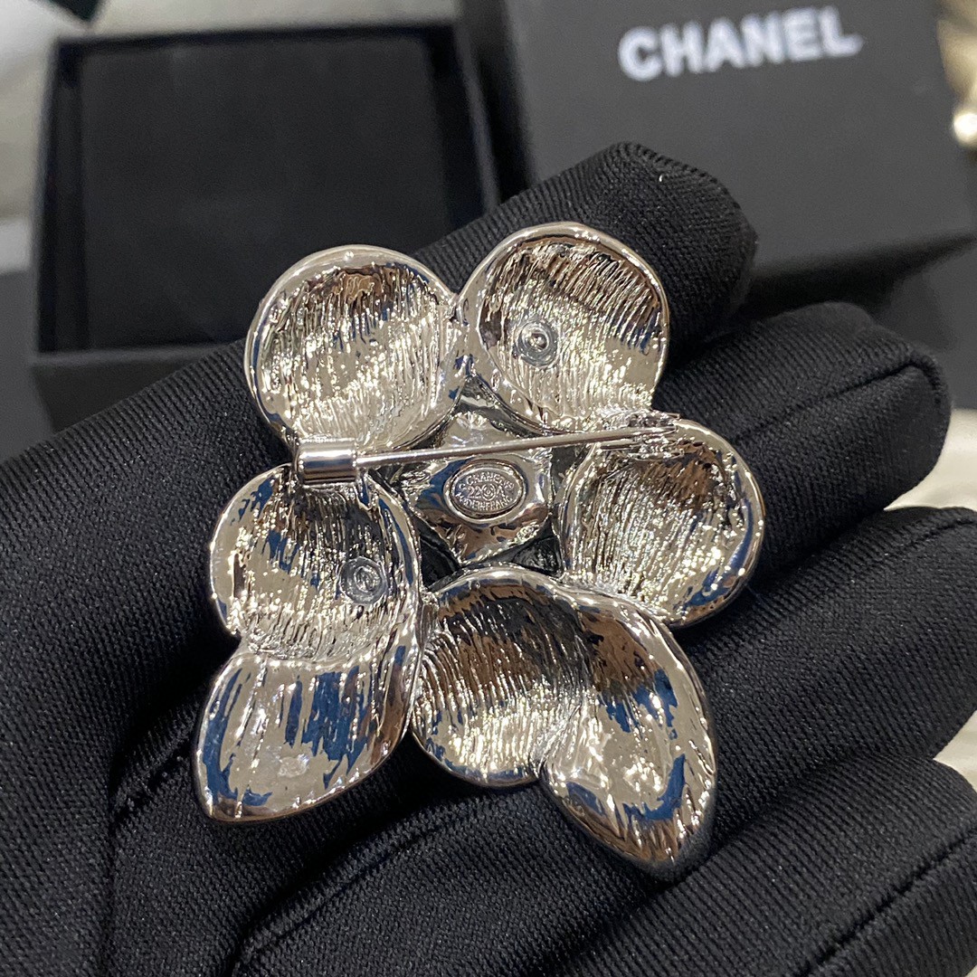 Chanel Chanel这款设计 喜欢 香奈儿的山茶花胸针