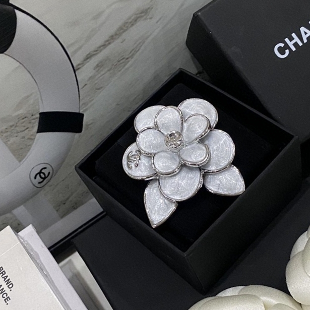 Chanel Chanel这款设计 喜欢 香奈儿的山茶花胸针