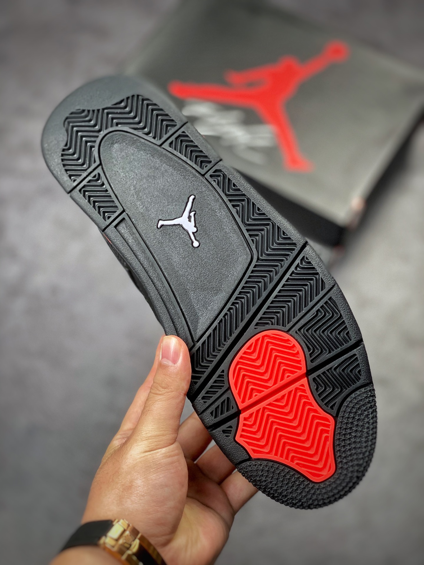 300 Air Jordan 4 Retro “Red Thunder” 黑红 CT8527-016