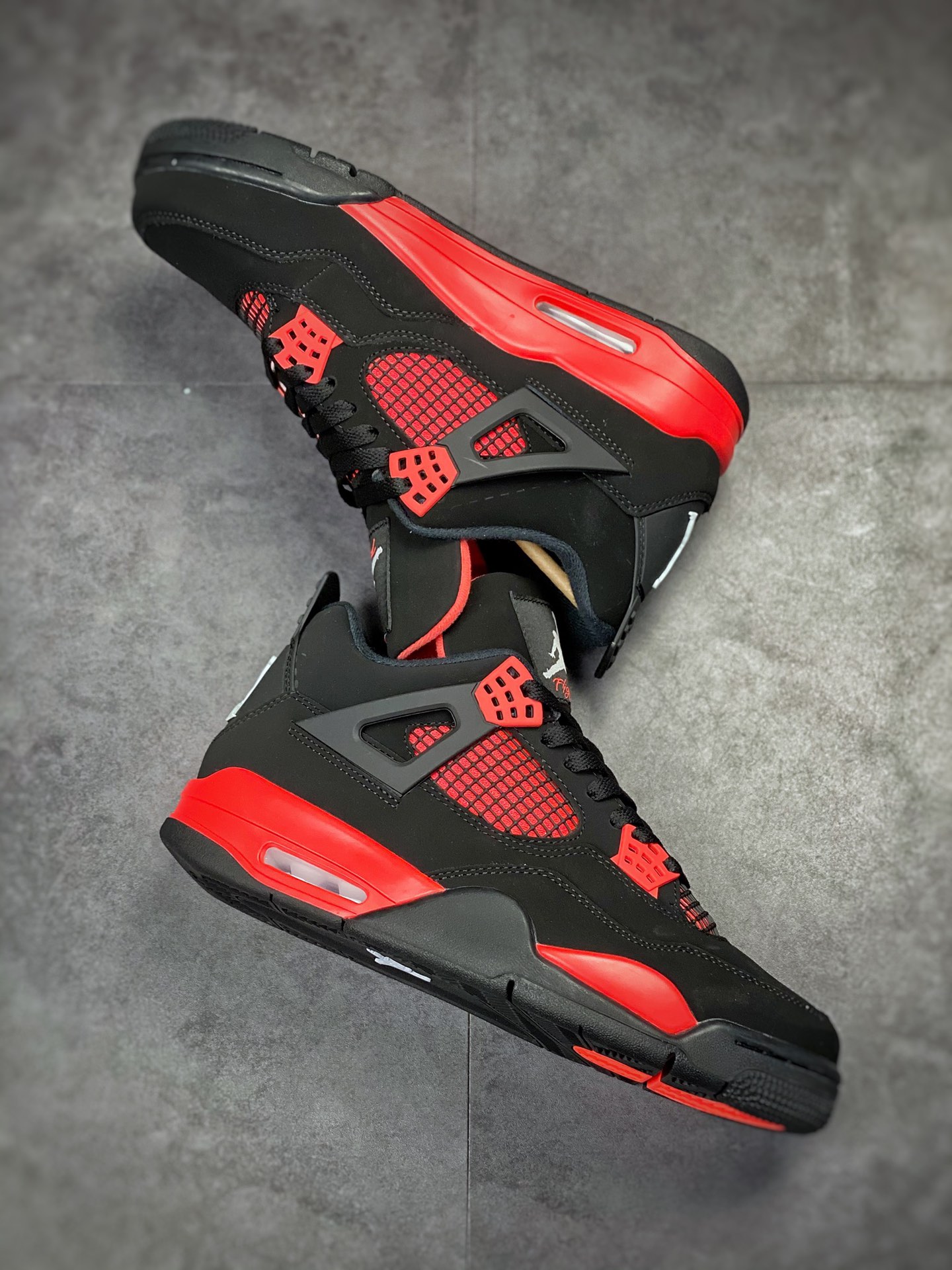 300 Air Jordan 4 Retro “Red Thunder” 黑红 CT8527-016