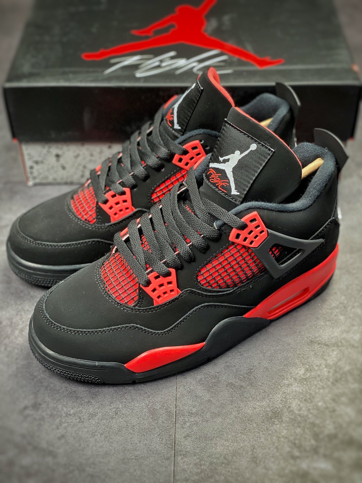 300 Air Jordan 4 Retro “Red Thunder” 黑红 CT8527-016