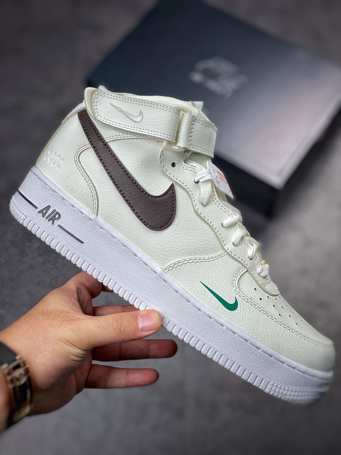 210 Nike Air Force 1 Mid 40周年白绿黑中帮 DR9513-100