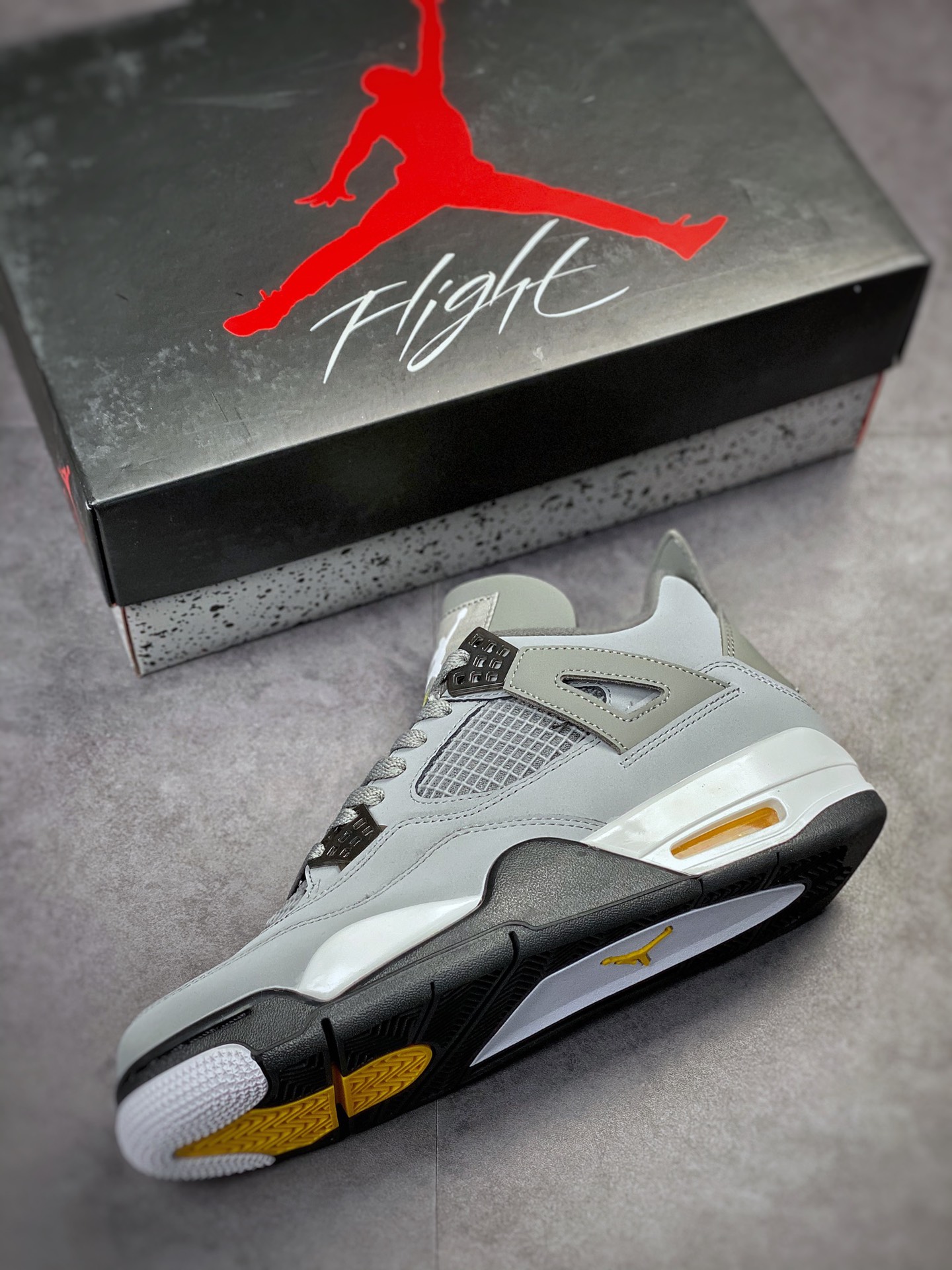 300 Air Jordan 4 Retro “Cool Grey” 酷灰 308497-007