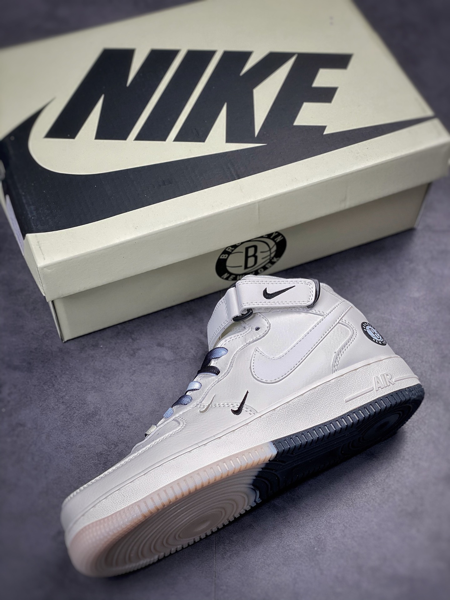 270 Nike Air Force 1 Mid 串标白黑小钩 NT2969-013