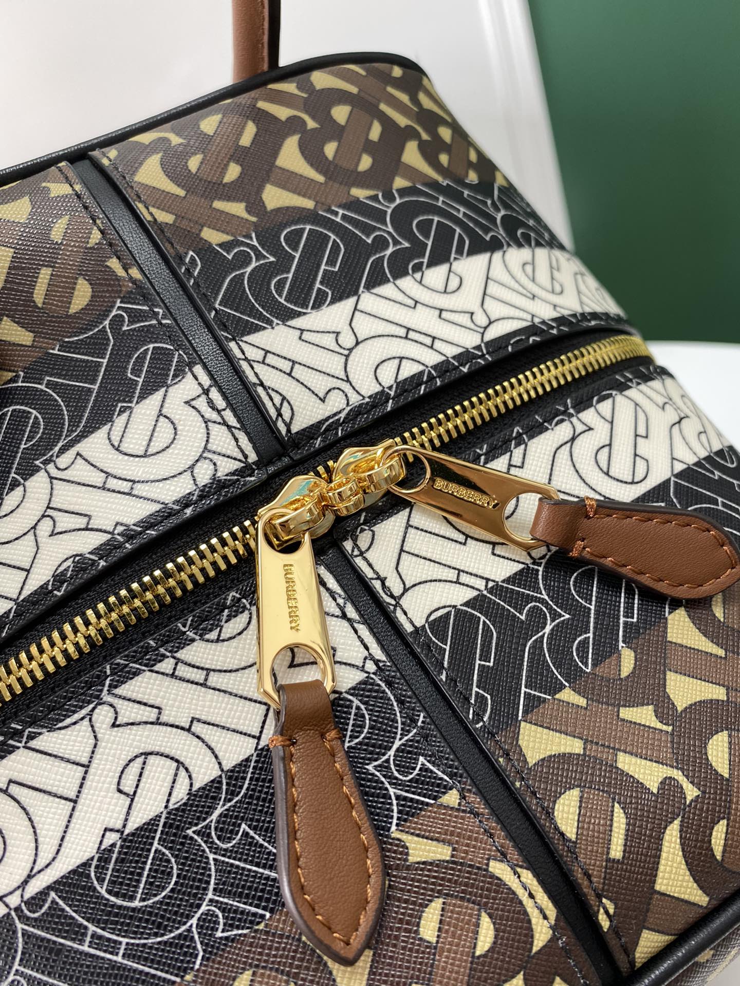 Burberry巴宝莉专属标识条纹环保帆布材质Cube - 立方包