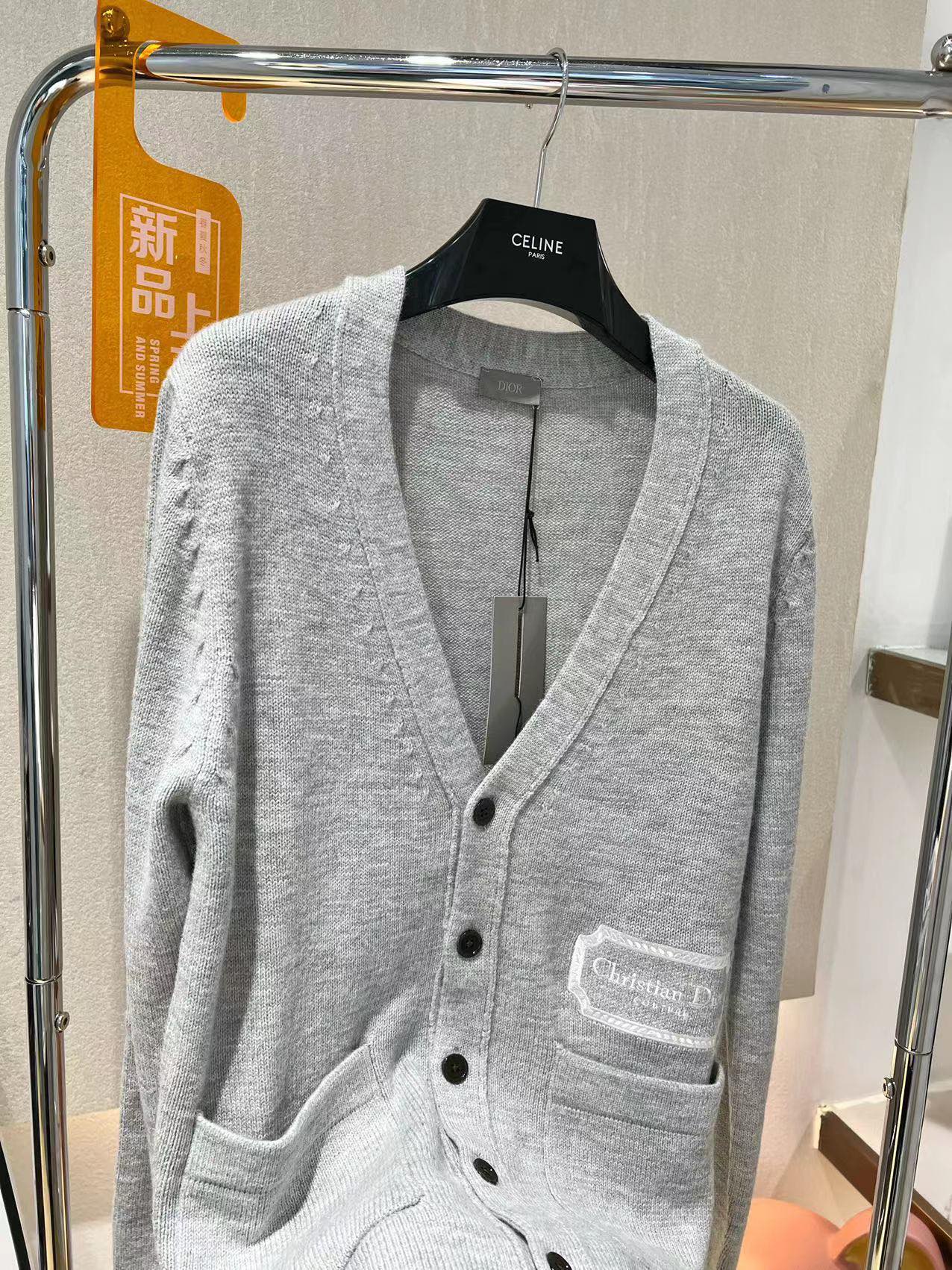 2022D🏠迪奥银标刺绣字母V领开衫 🛒毛衣