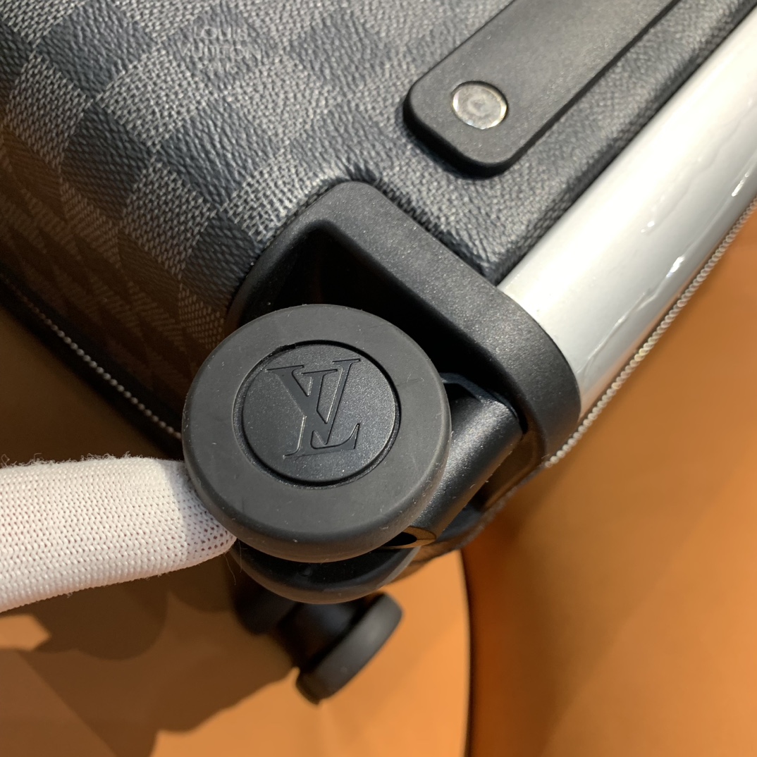 Louis Vuitton Horizon 20-inch Cabin Luggage, Damier Graphite, Aluminum Handle 6 i1666504107 7964 5