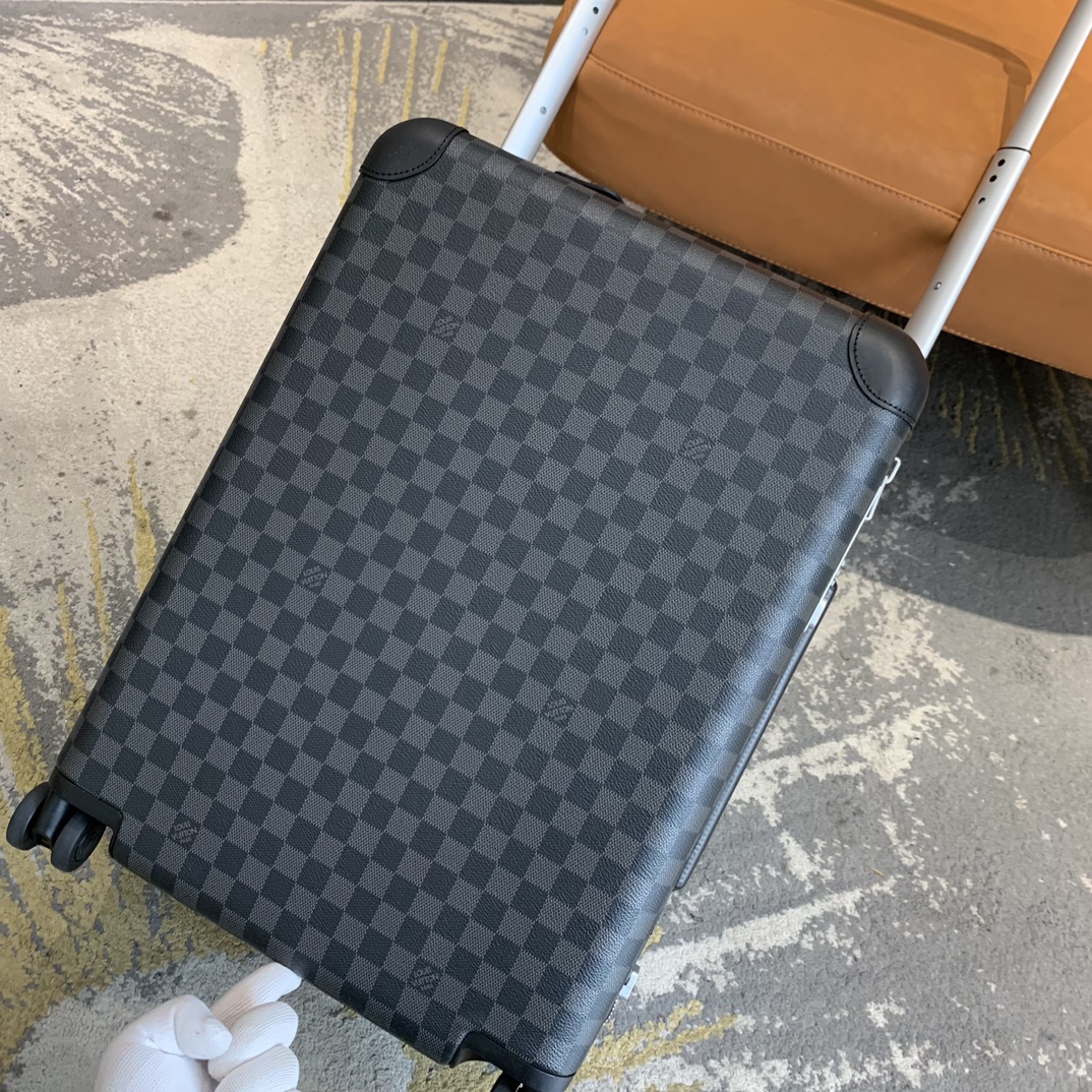 Louis Vuitton Horizon 20-inch Cabin Luggage, Damier Graphite, Aluminum Handle 10 i1666504107 9883 6