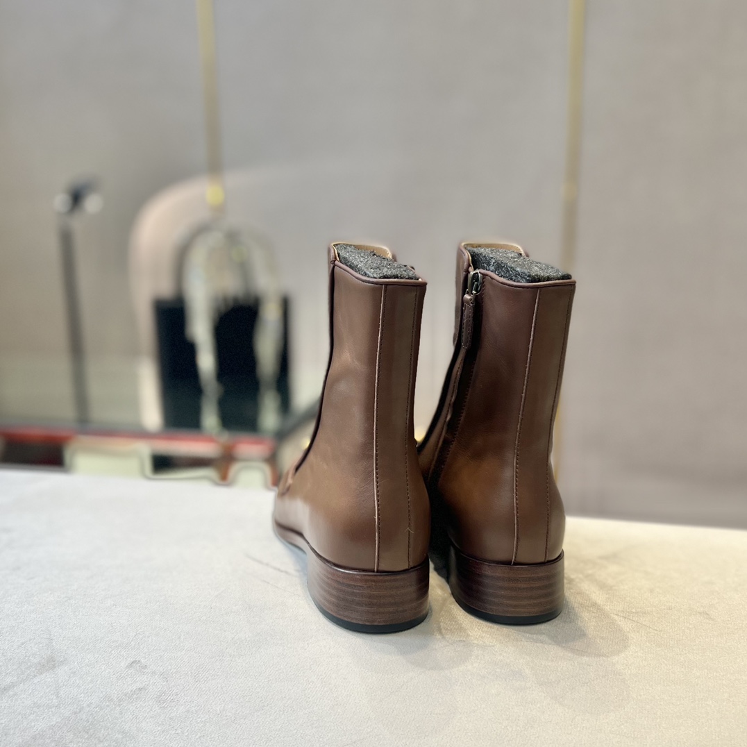 Tod’s Leather Ankle Boots with Metal Chain Decorations and Zipper Design - 图片 7