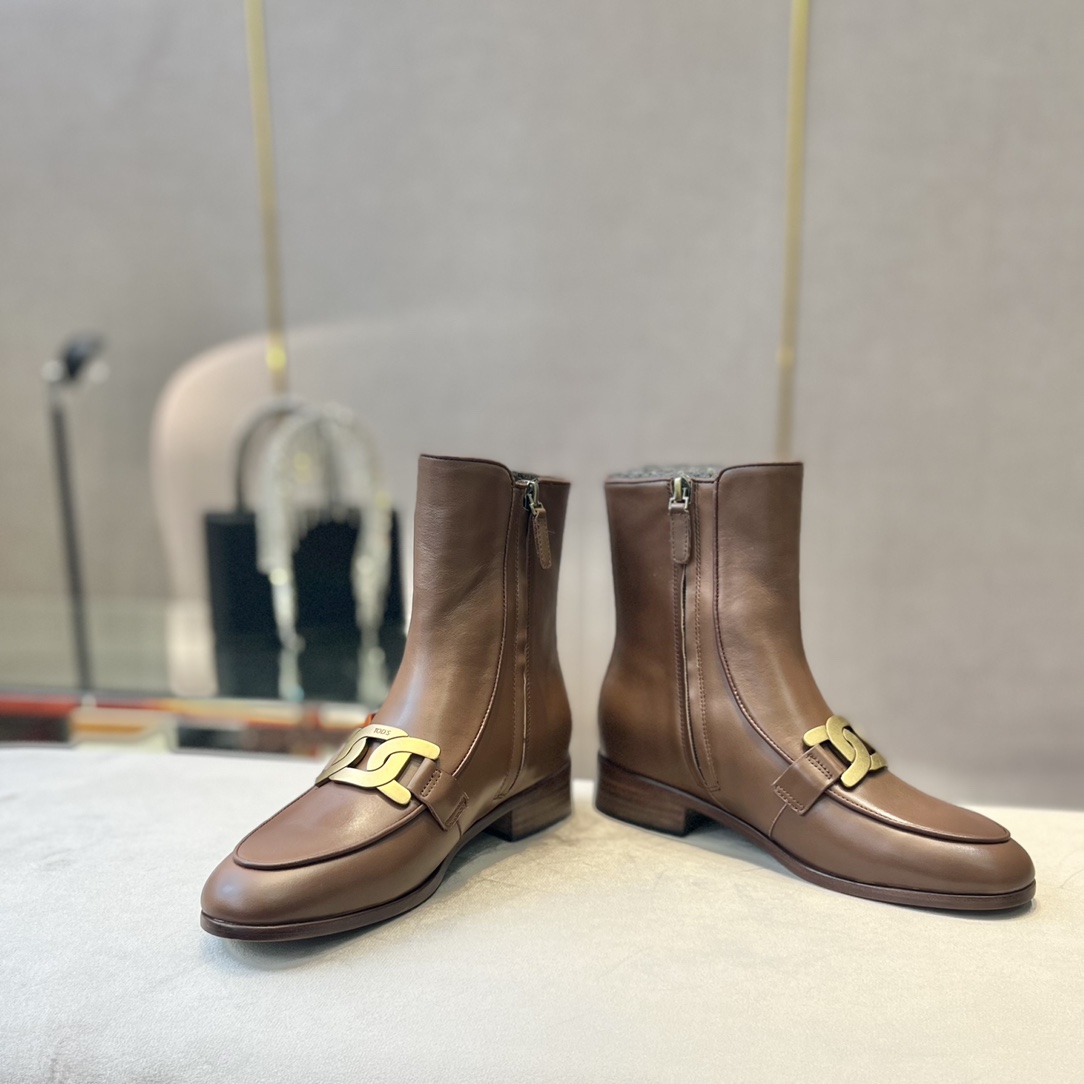 Tod’s Leather Ankle Boots with Metal Chain Decorations and Zipper Design - 图片 4