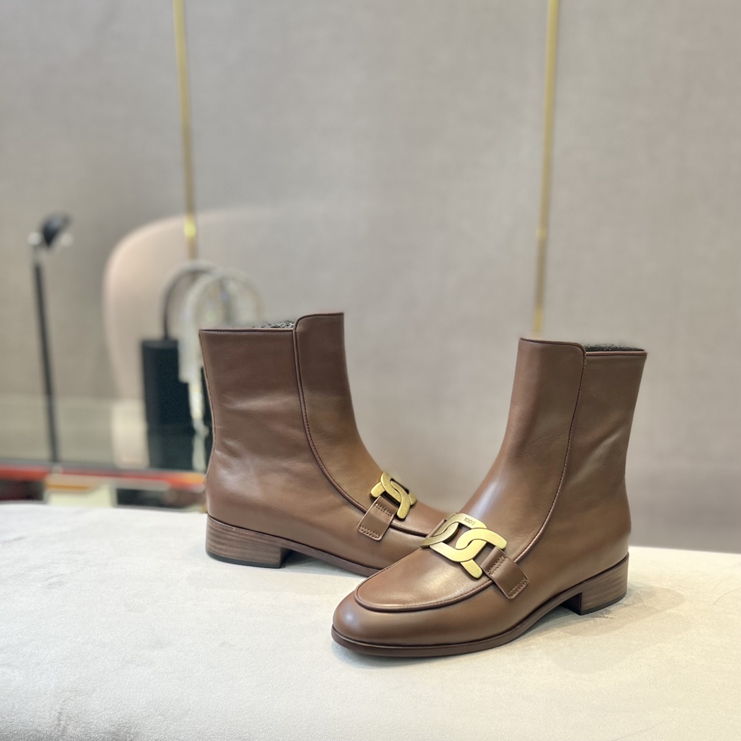 Tod’s Leather Ankle Boots with Metal Chain Decorations and Zipper Design - 图片 5