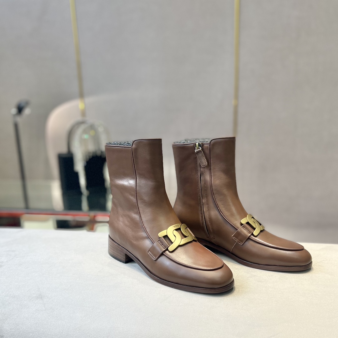 Tod’s Leather Ankle Boots with Metal Chain Decorations and Zipper Design - 图片 3