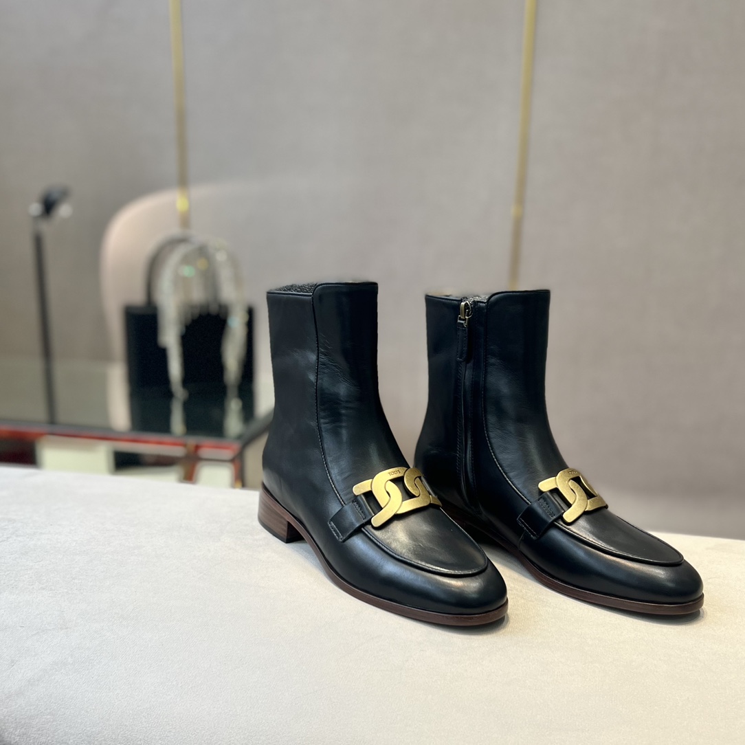 Tod’s Leather Ankle Boots with Metal Chain Decorations and Zipper Design - 图片 3