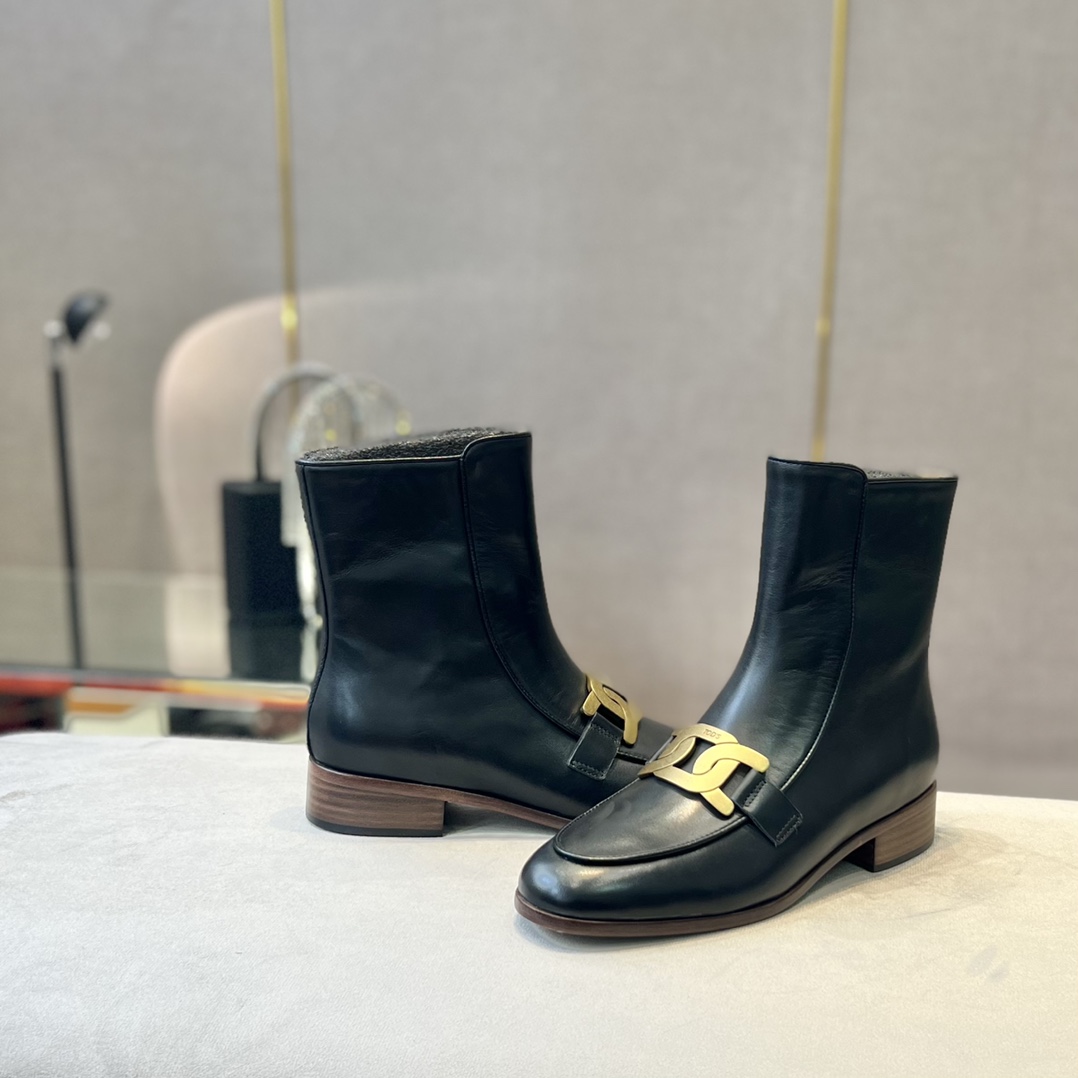 Tod’s Leather Ankle Boots with Metal Chain Decorations and Zipper Design - 图片 5