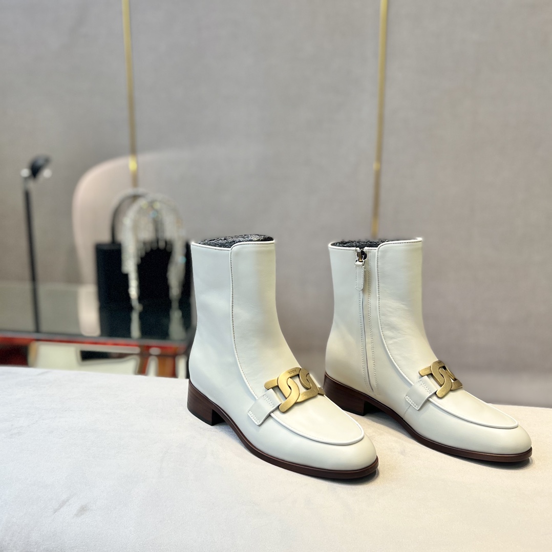 Tod’s Leather Ankle Boots with Metal Chain Decorations and Zipper Design - 图片 3