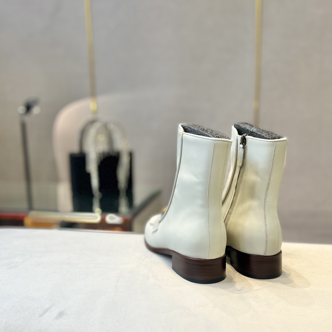 Tod’s Leather Ankle Boots with Metal Chain Decorations and Zipper Design - 图片 7