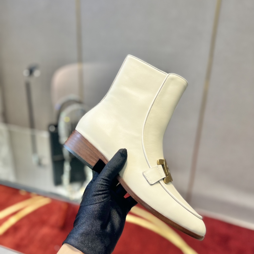 Tod’s Leather Ankle Boots with Metal Chain Decorations and Zipper Design - 图片 6