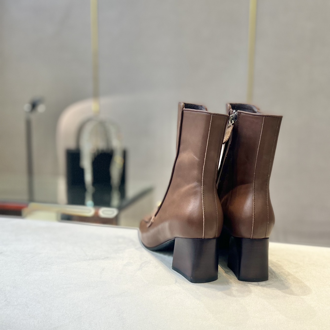 Tod’s Leather Ankle Boots with Metal Chain Decorations and Zipper Design - 图片 7