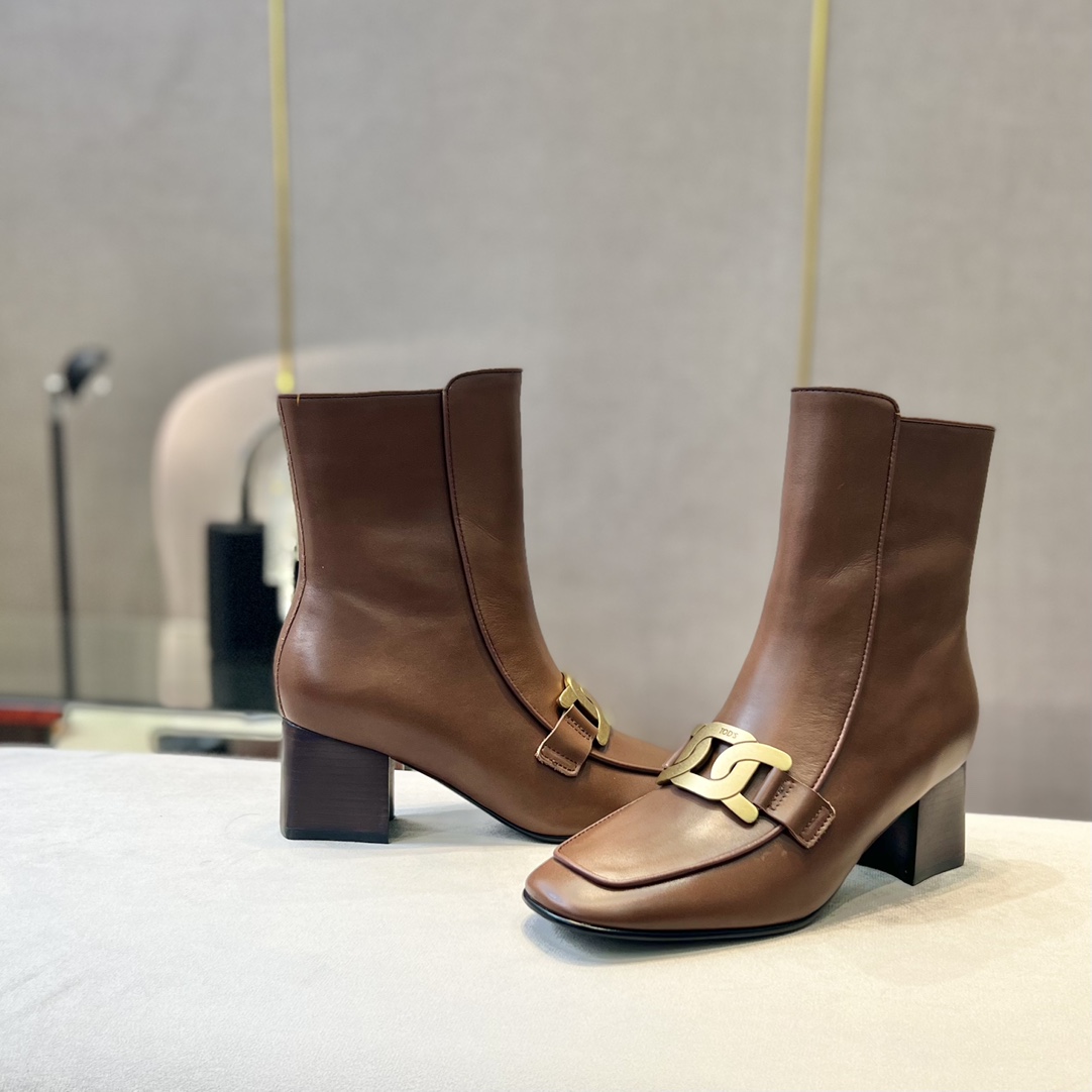 Tod’s Leather Ankle Boots with Metal Chain Decorations and Zipper Design - 图片 5