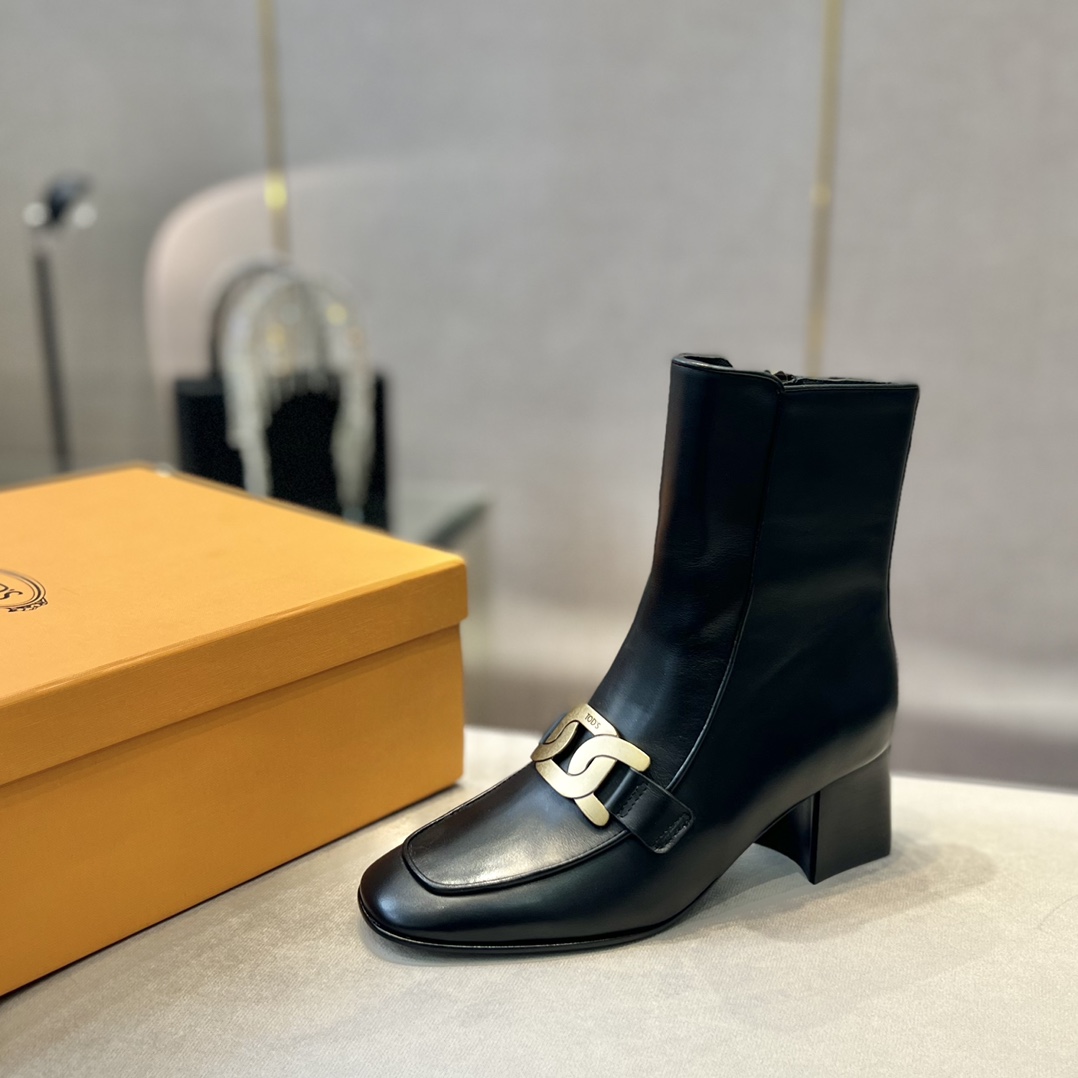 Tod’s Square Leather Ankle Boots with Metal Chain Decorations: Features and Specifications