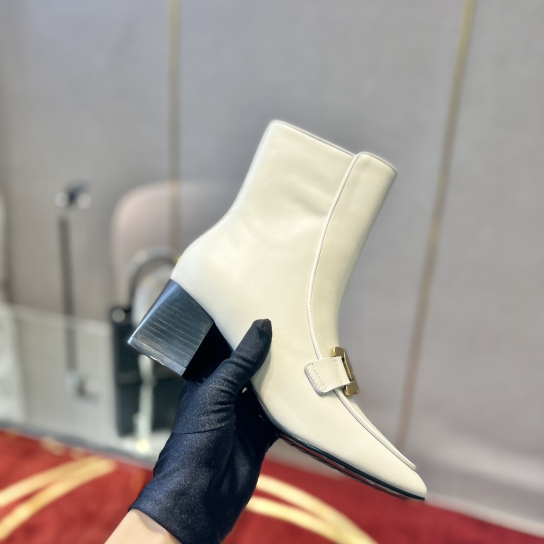 Tod’s Leather Ankle Boots with Metal Chain Decorations and Zipper Detailing - 图片 6