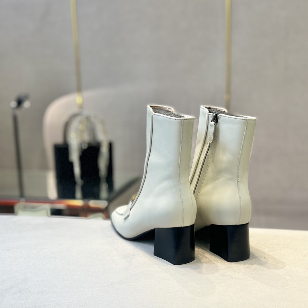 Tod’s Leather Ankle Boots with Metal Chain Decorations and Zipper Detailing - 图片 7