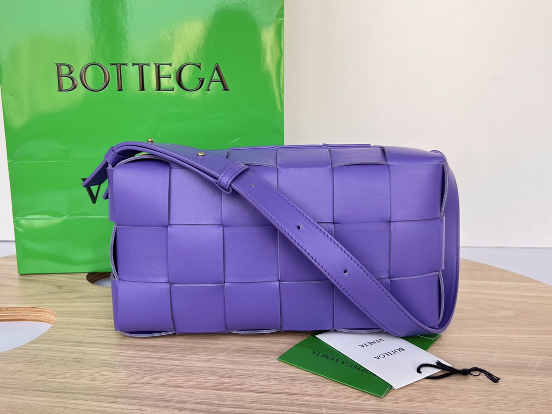 Bottega Veneta Cassette Crossbody Bag Leather Lavender, 28x14x10cm