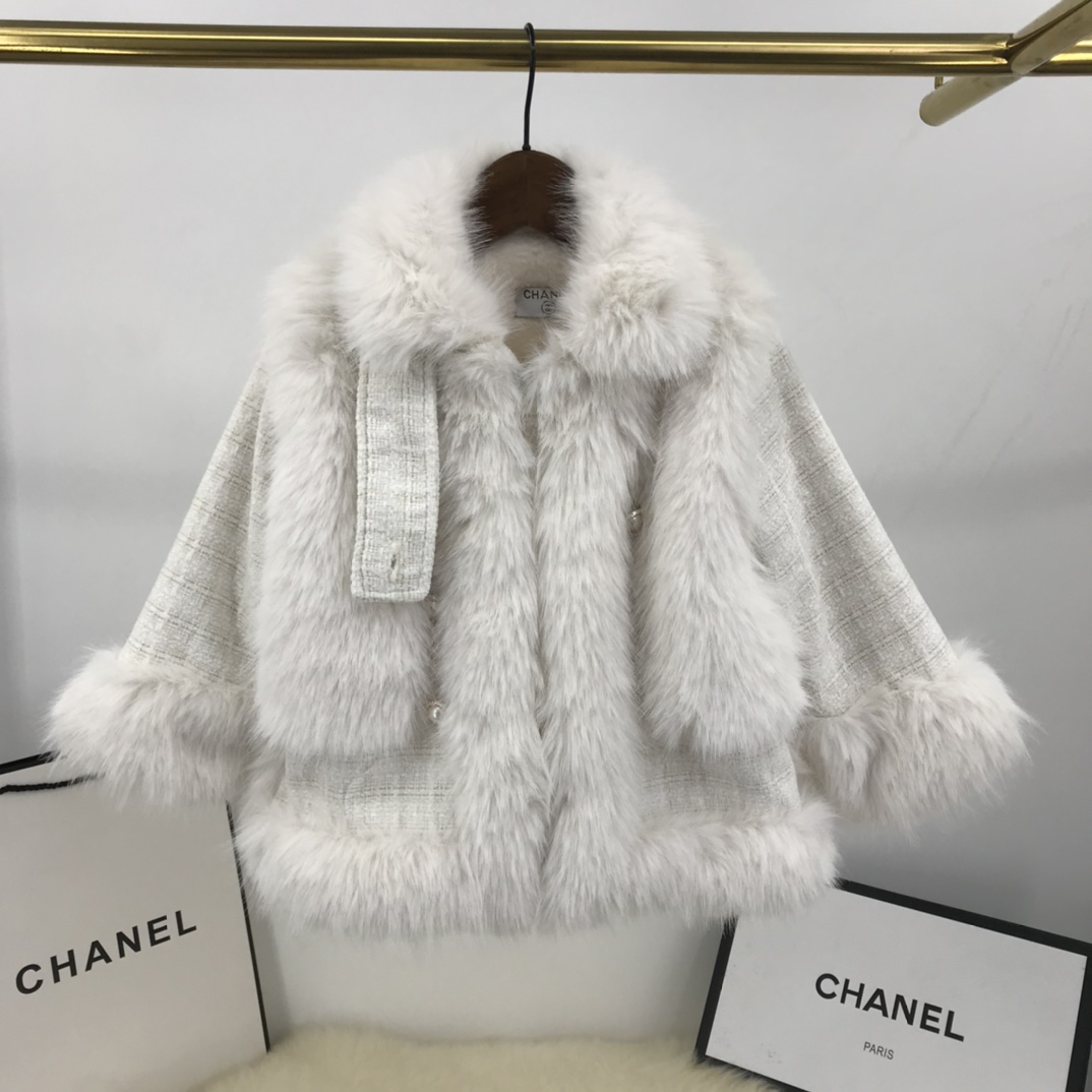 CHANEL， yupoo high quality yupoo baby clothes kids clothes ， womens  童外套，呢子拼接设计，仿真人造貂毛，内仿真獭兔毛，上身非常好看，颜色: 粉色蓝色白色，码数：110/120/130/140/150cm9_? Chanel Kids Clothes_?Kids Items_Yupoo | Best Yupoo Stores | Yupooalbum