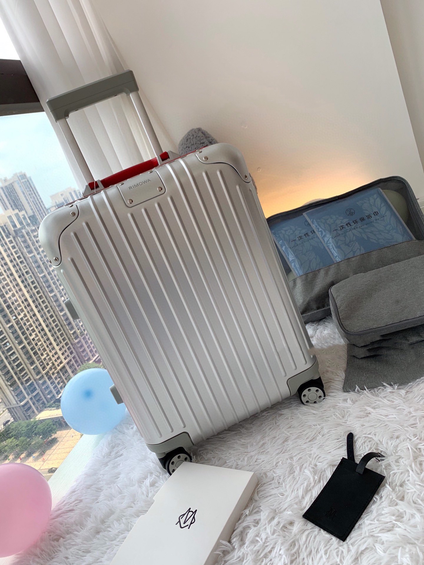 NO:269912,Oh My God!  Li Jiaqi's suitcase is the same style!  Rimowa Original Twist series, another luxurious experience!  Aluminum-magnesium alloy shell plays with color accessories, side lock holders and portables, bold color matching, red/brown/blue, which color do you prefer!  ?  Model 66658 [All Aluminum Magnesium Alloy] 20-inch/boarding case Length, width and height: (38×22×55),19860909Oh My God！李嘉琪同款行李箱！ Rimowa Original Twist 系列,又一次奢华的体验！铝镁合金外壳玩转色彩配饰,侧边锁托以及手提,大胆配色,红色/棕色/蓝色,你更喜欢哪个颜色呢！？ 型号66658【全铝镁合金】 20寸/登机箱 长宽高:(38×22×55),,luggage