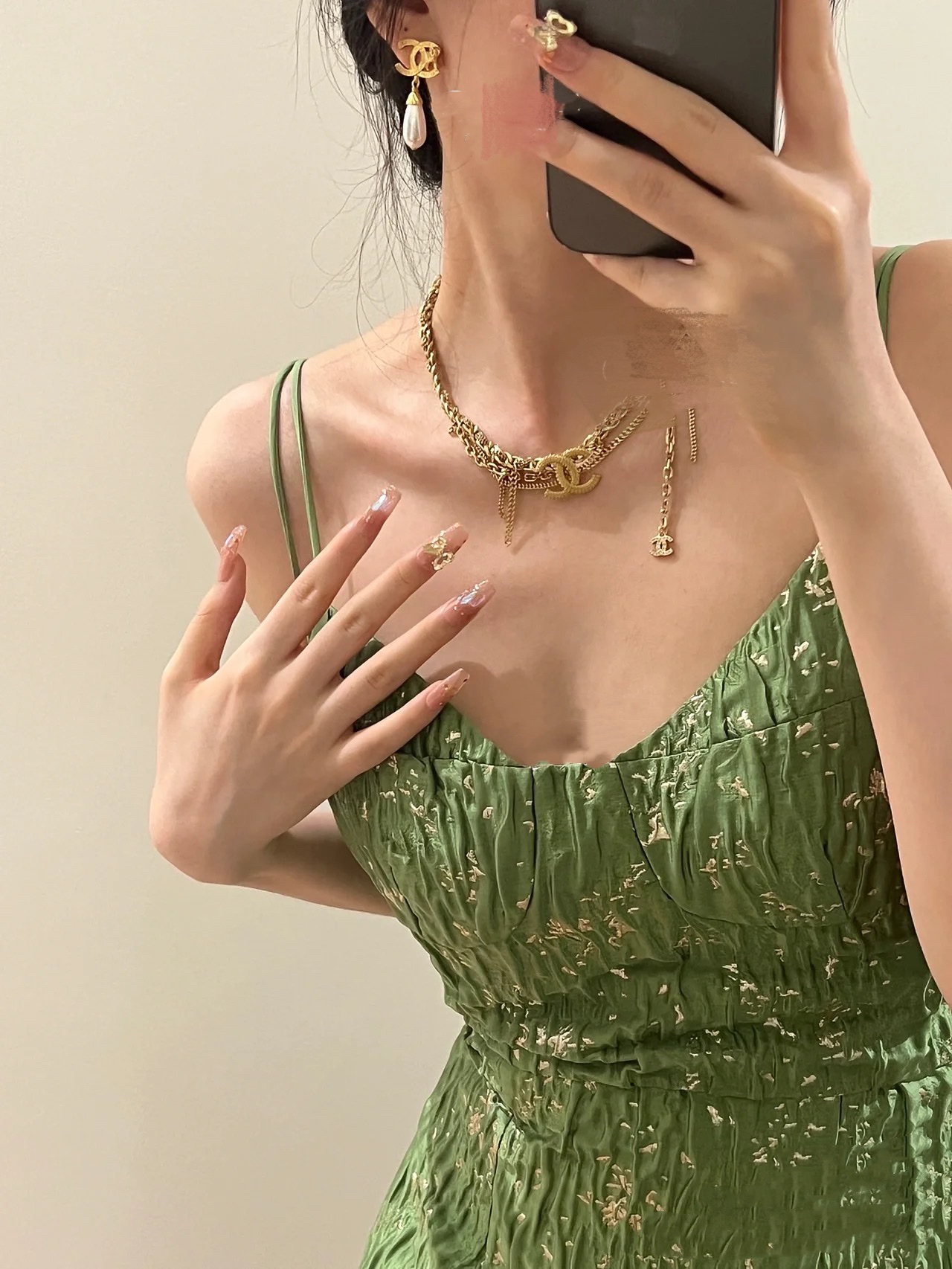 Chanel 高品质细节如图【香双c金狮吊水滴珠耳钉】Z4100