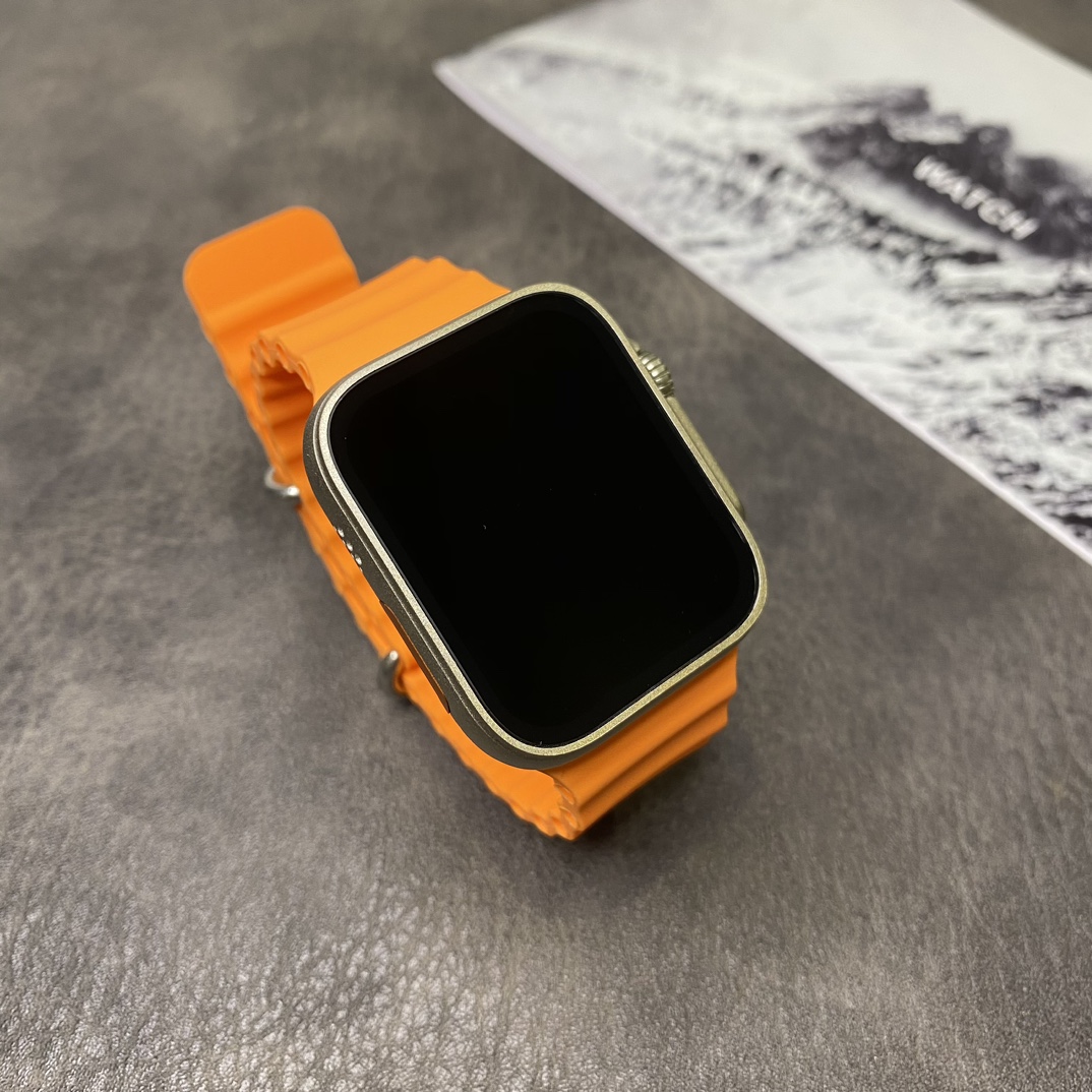 推手💰200 建议卖240‼️
苹果Apple Watch Ultra 运动手表
澳洲顶配版 外观尺寸1:1正品
2.05INCH臻彩全面屏 四面等宽黑边非常小
45mm钛金属边框 结实耐用不容易掉漆
背面带卡扣设计,表带可跟正品通用
系统自带100多种运动模式 准确记录各种运动数据
可无线充电 进口低功耗芯片 续航时间可达72小时
IP68级防水设计 再次刷新标准 生活防水无压力
升级真心率+真血氧 支持24小时持续监测
支持息屏显示 屏幕常亮 床头小夜灯等功能
带离线支付 NFC门禁 语音助手等50种功能
绑定app后可接受微信消息查看内容
软件内置500+种表盘 且可自定义图片表盘
目前功能最全的一款表 拿到手可慢慢挖掘‼️
配件清单:表盘/表带/自选表带/无线充/说明书
售后要求:保修三个月,外观不磨损,屏幕膜不撕过可退换‼️人为损坏不可退换