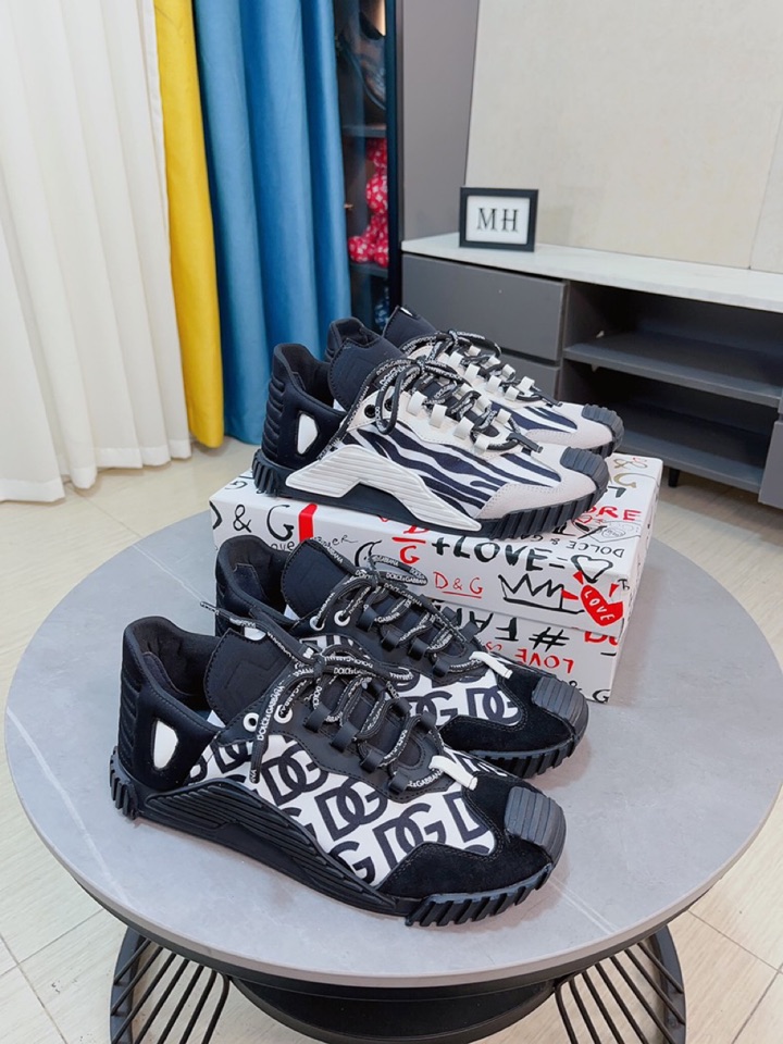 I5 DOLCE&GABBANA杜嘉班纳～高品质. 低帮休闲、众多明星至爱,采用高端进口多种材料工拼接真皮垫脚,简约大气,完美诠释鞋履最新灵感,经典与时尚融为一体 奢华迷梦 驾凌时尚 ,户外出行轻便透气 高端品质 值得信赖 ,码数38-45