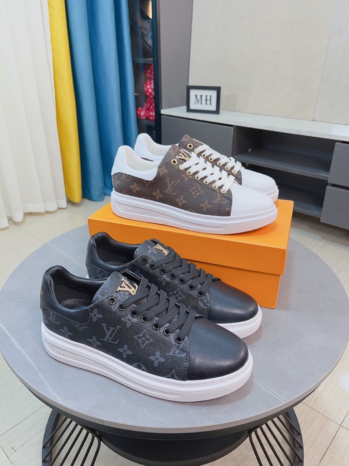 I0 Louis Vuitton 路易威登 LV 时尚潮男必备,香港专柜新品出炉, 大牌风范,欧美大师强力打造独特款式,上脚舒适,大底超柔软,超耐磨.给人视觉冲击感强.材料: 鞋面进口头层牛皮印花拼接橡胶防滑大底,橡胶图形搭配,38一44