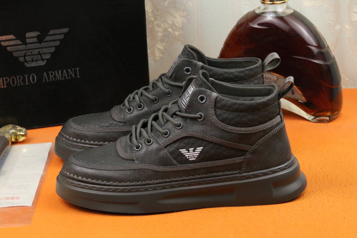 I5  Armani 阿玛尼 上市著名奢侈品牌,专柜同步更新,意大利男鞋时尚杂志季刊封面主推款鞋面采用意大利进口牛皮,羊皮内里.轻质发泡大底,上脚舒适有型. 细节无可挑剔.码数38-43