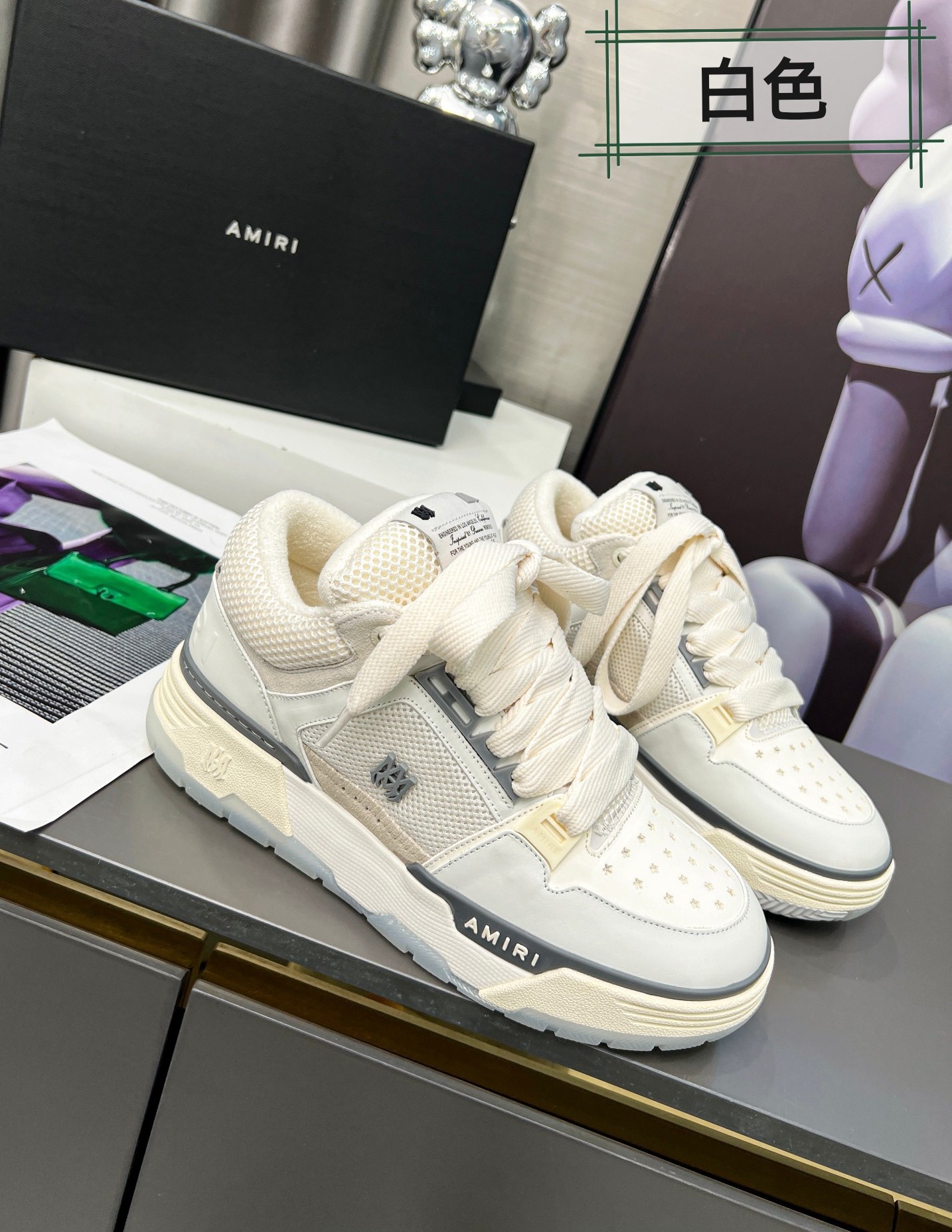 NO:354877,Emil AMIRI new bread shoes Amiri MA-2 shows more casual and fashionable style bread shoes with big tongues, which adds the super comfort of the shoes. The combination of all cowhides + beef mattes shows the fashionable feeling of the shoes. The ultra-light multi-layer combination soles and perforated stars make the shoes more difficult to make!  A large number of Morandi tones make people feel happy!  Paisley cashew flowers and tannin elements with street nature make Amiri MA-2 more iconic. Color couples 12 colors. Fabric cowhide + cow matte leather + special materials. Original 1:1 ultra-light foam combination base. Size number women's code 35--40 Size number men's code 39--45,,amiri,cowhide19860909埃米尔·AMIRI新款面包鞋 Amiri MA-2更显休闲时尚风大鞋舌的面包鞋增加的鞋子的超舒适感,全牛皮+牛磨砂的各种颜色的搭配显现出鞋子的时尚感,超轻的多层组合鞋底和穿孔的星星 更显出鞋子的制作超难度！大量的莫兰迪色调,让人心情愉悦！带有街头性质的佩斯利腰果花和丹宁元素让Amiri MA-2更有品牌标志性 颜色情侣款12个颜色 面料牛皮+牛磨砂皮+特殊材料 大底原版1:1超轻发泡组合底 码数女码 35--40 码数男码 39--45,,amiri,cowhide,Men's shoes