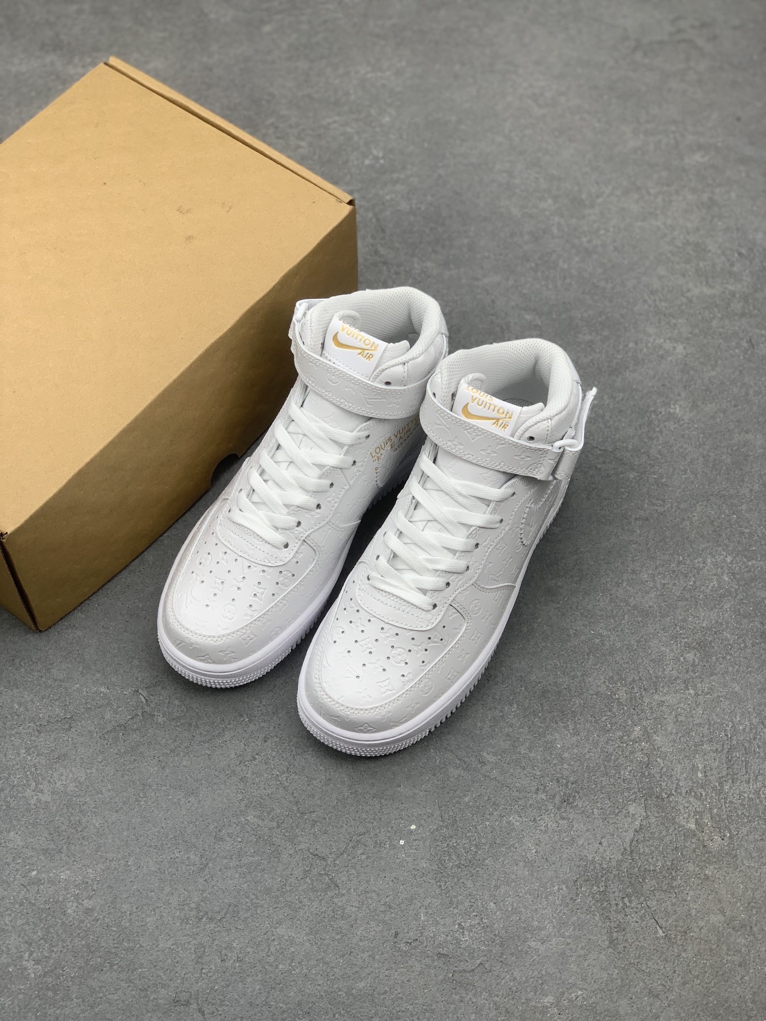 Louis Vuitton x Off-White Air Force 1 High-Top Sneakers - White Monogram 9 i1666556234 1353 7